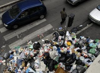 À l'automne 2009, Alexandre Guérini est au coeur de la grève de la collecte des déchets.